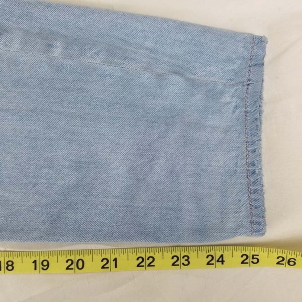 American Eagle Mom Jean Light Wash Distressed High Waisted Denim Blue 4 Short - Picture 7 of 11
